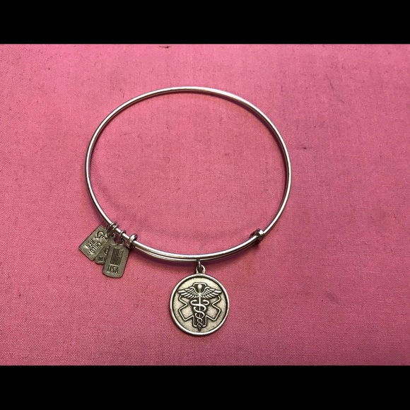 Wind & Fire charm bracelet - Picture 1 of 3